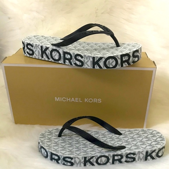 JOEY NAVY/WHITE FLIP FLOP SANDALS BY MICHAEL KORS - Picture 1 of 3